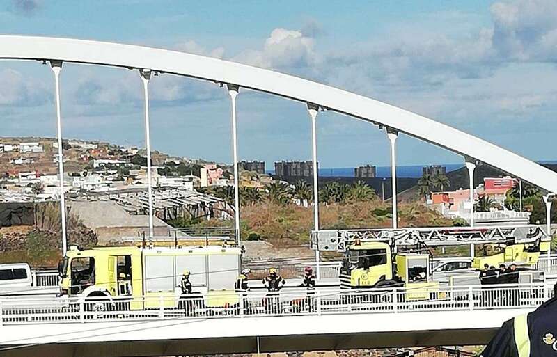 Imagen de los bomberos en el lugar del suceso (Foto TA)